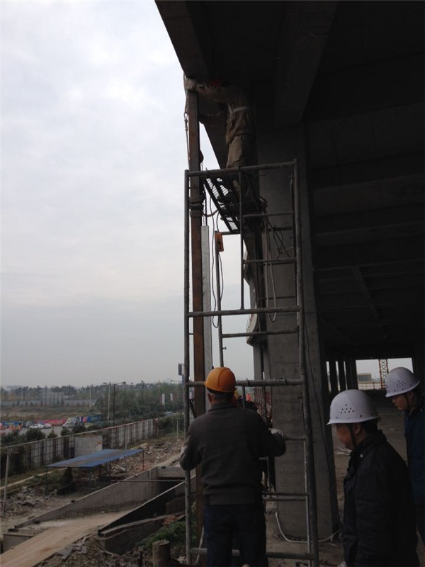 結(jié)構(gòu)墻板安裝現(xiàn)場